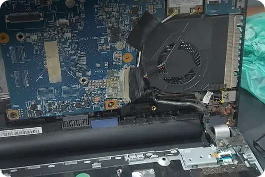 Diagnóstico e reparo técnico de notebook